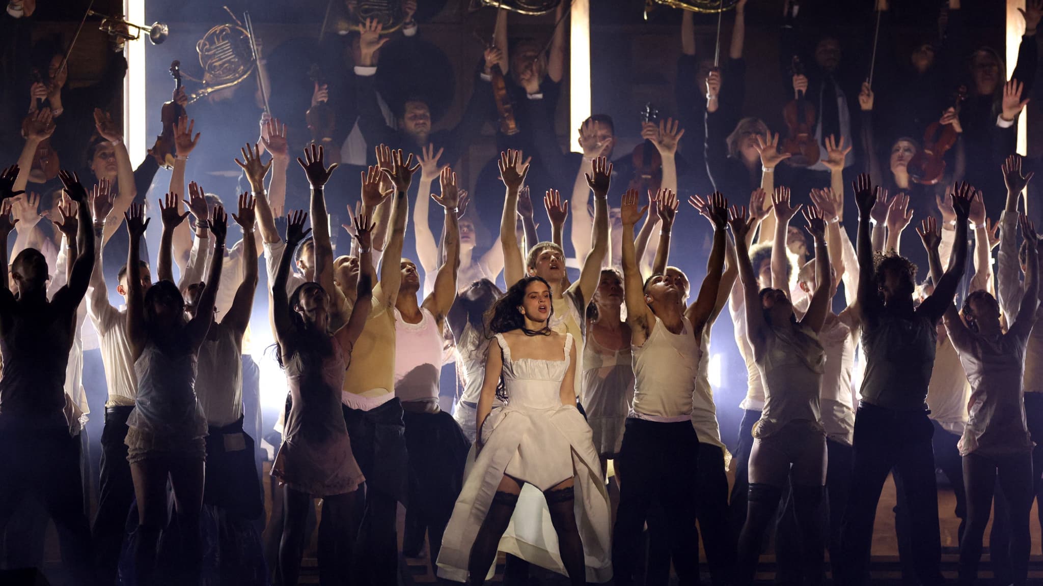 Rosalia lance sa tournée mondiale à Lyon : spectacle ou show business ?