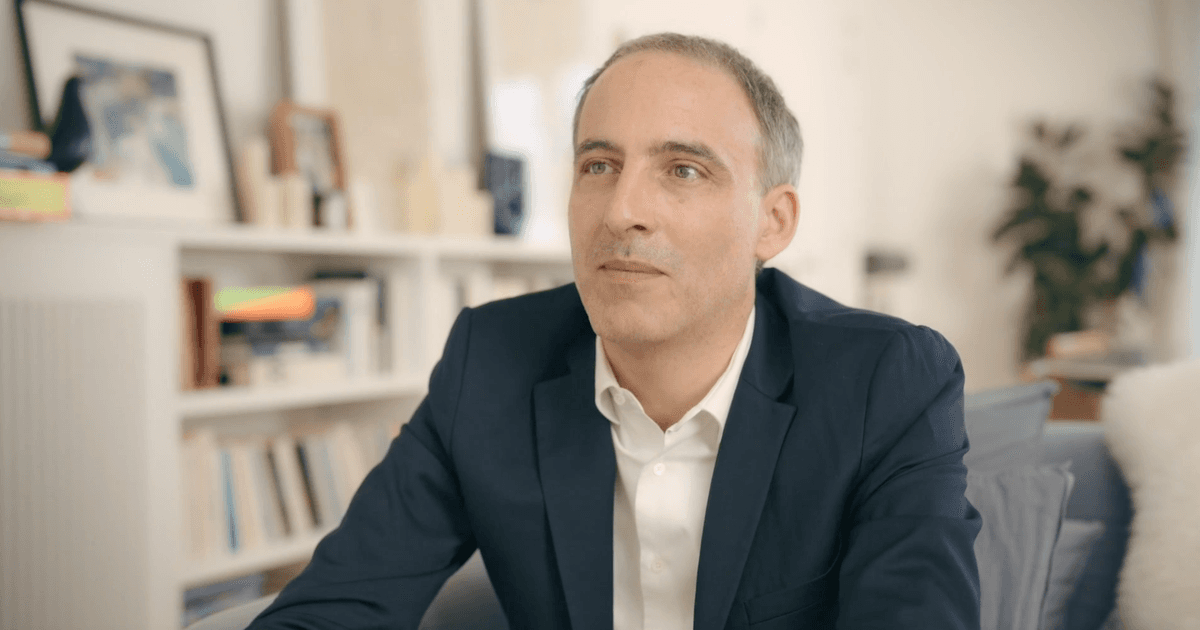 Raphaël Glucksmann se confie sur l'héritage de ses parents