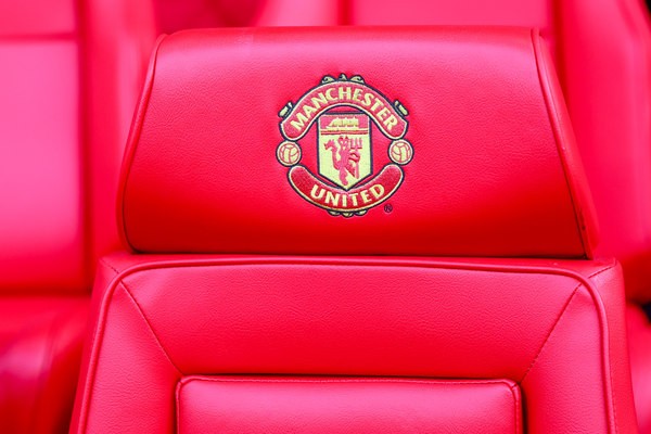 Mercato : Manchester United brûle des millions, le Real Madrid fait la leçon